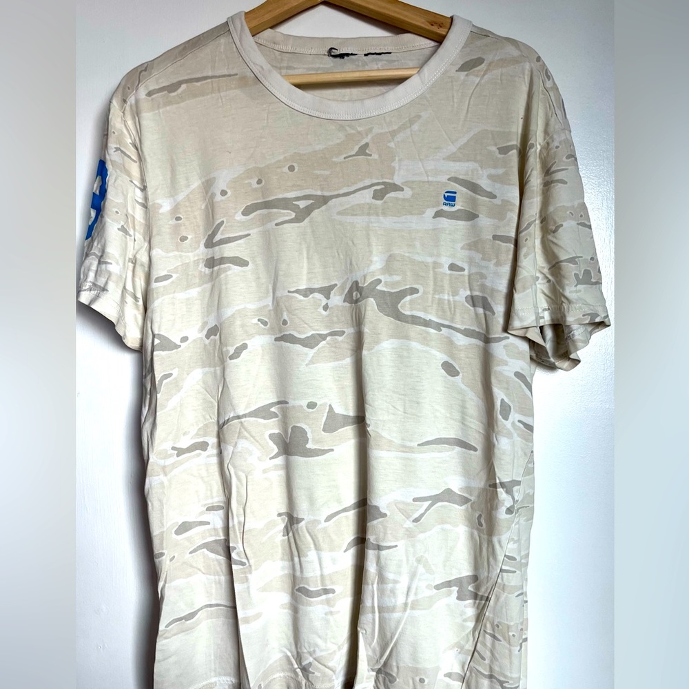 Light white/cream camouflage G-Star t-shirt. Gently used. Size/ Men’s large.